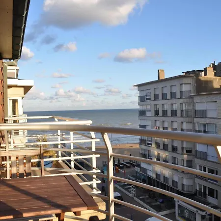 In St-idesbald With Sea View Balcony 코크시데